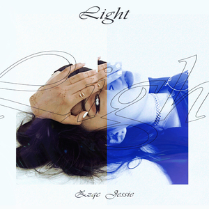 美女张开腿露出逼
