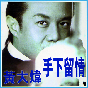 美女张开腿露出逼
